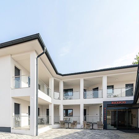 Jam Panzio Hotell Kapuvár Exteriör bild