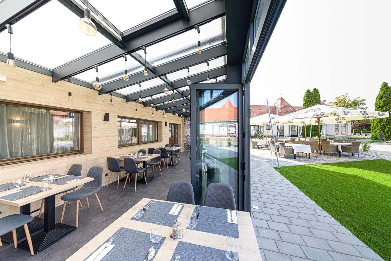Jam Panzio Hotell Kapuvár Exteriör bild