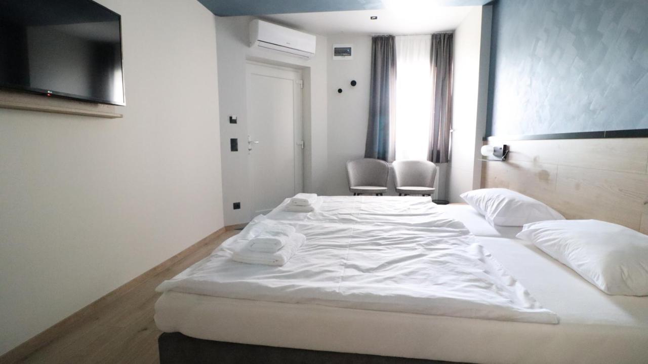 Jam Panzio Hotell Kapuvár Exteriör bild