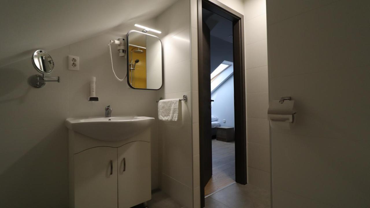 Jam Panzio Hotell Kapuvár Exteriör bild