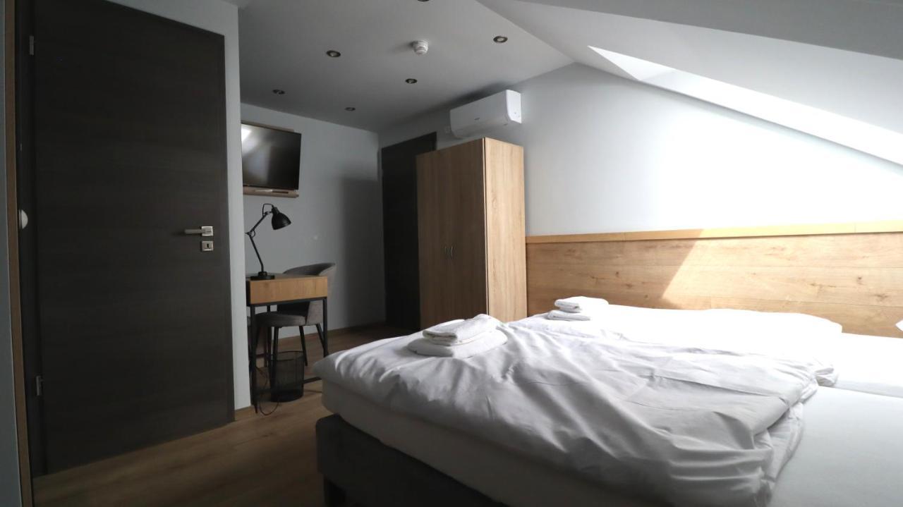 Jam Panzio Hotell Kapuvár Exteriör bild