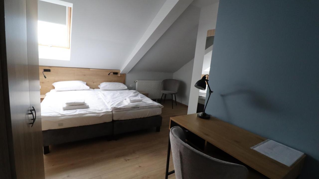 Jam Panzio Hotell Kapuvár Exteriör bild